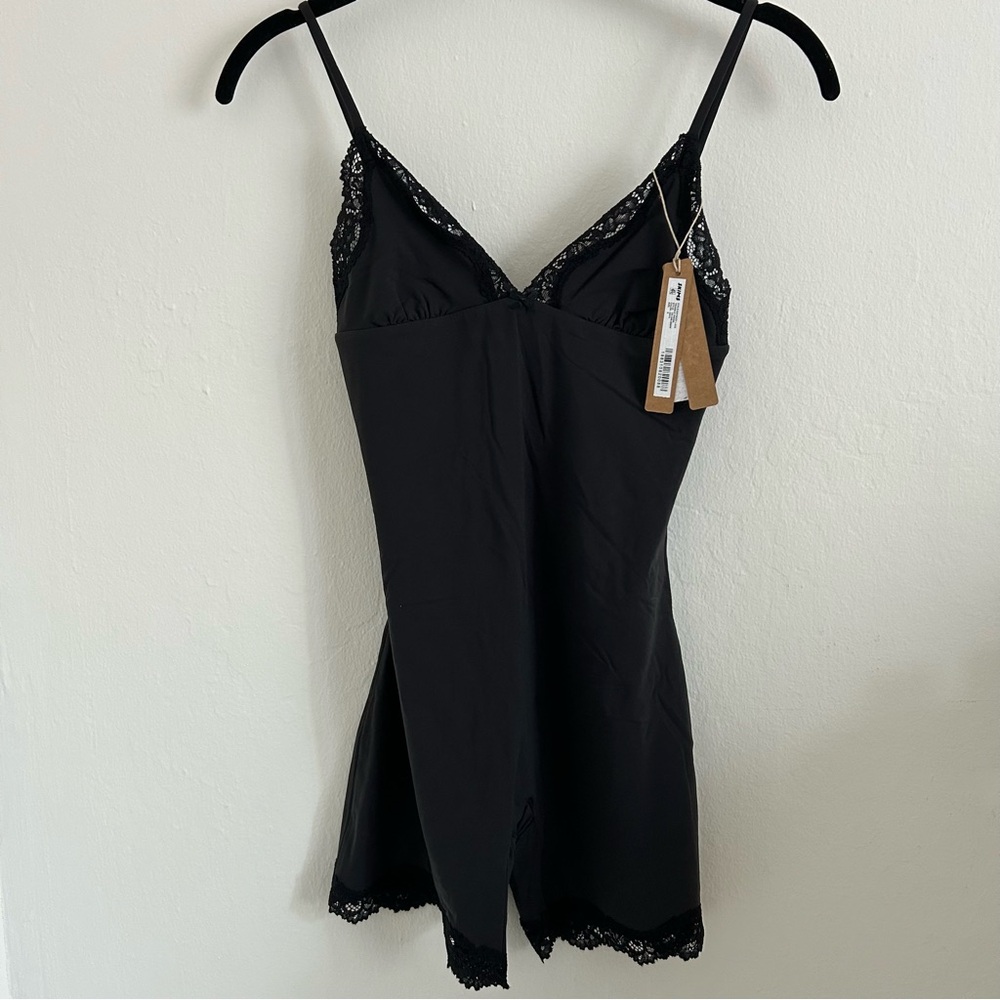 SKIMS Fits Everybody Lace Triangle Onesie in Onyx size Small